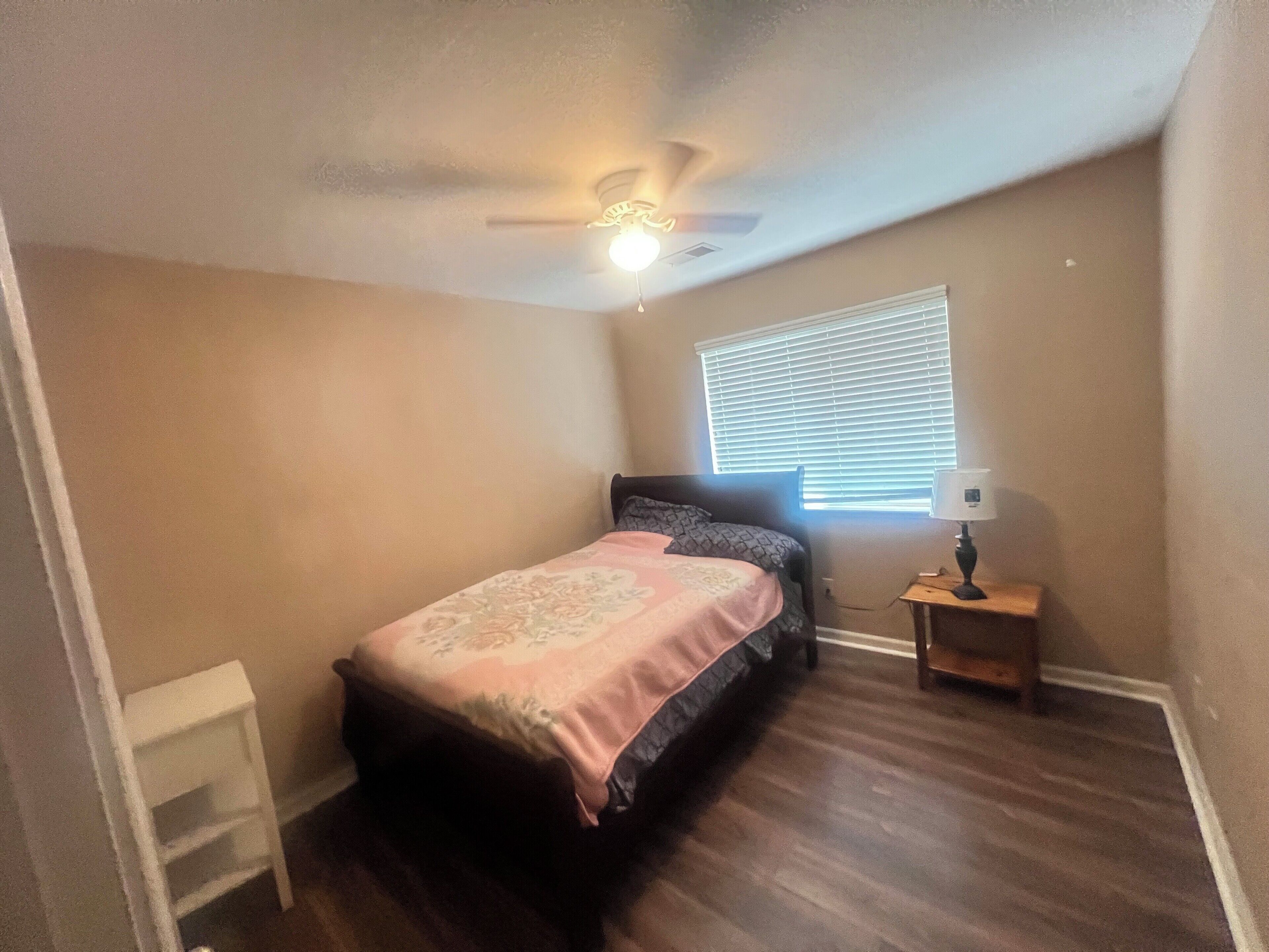 1 多间卧室、熨斗/熨衣板、WiFi