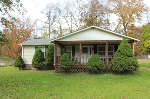 The Sleepy Beaver Inn – A Cozy Retreat in the heart of the New River Gorge