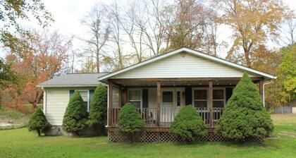 The Sleepy Beaver Inn – A Cozy Retreat in the heart of the New River Gorge