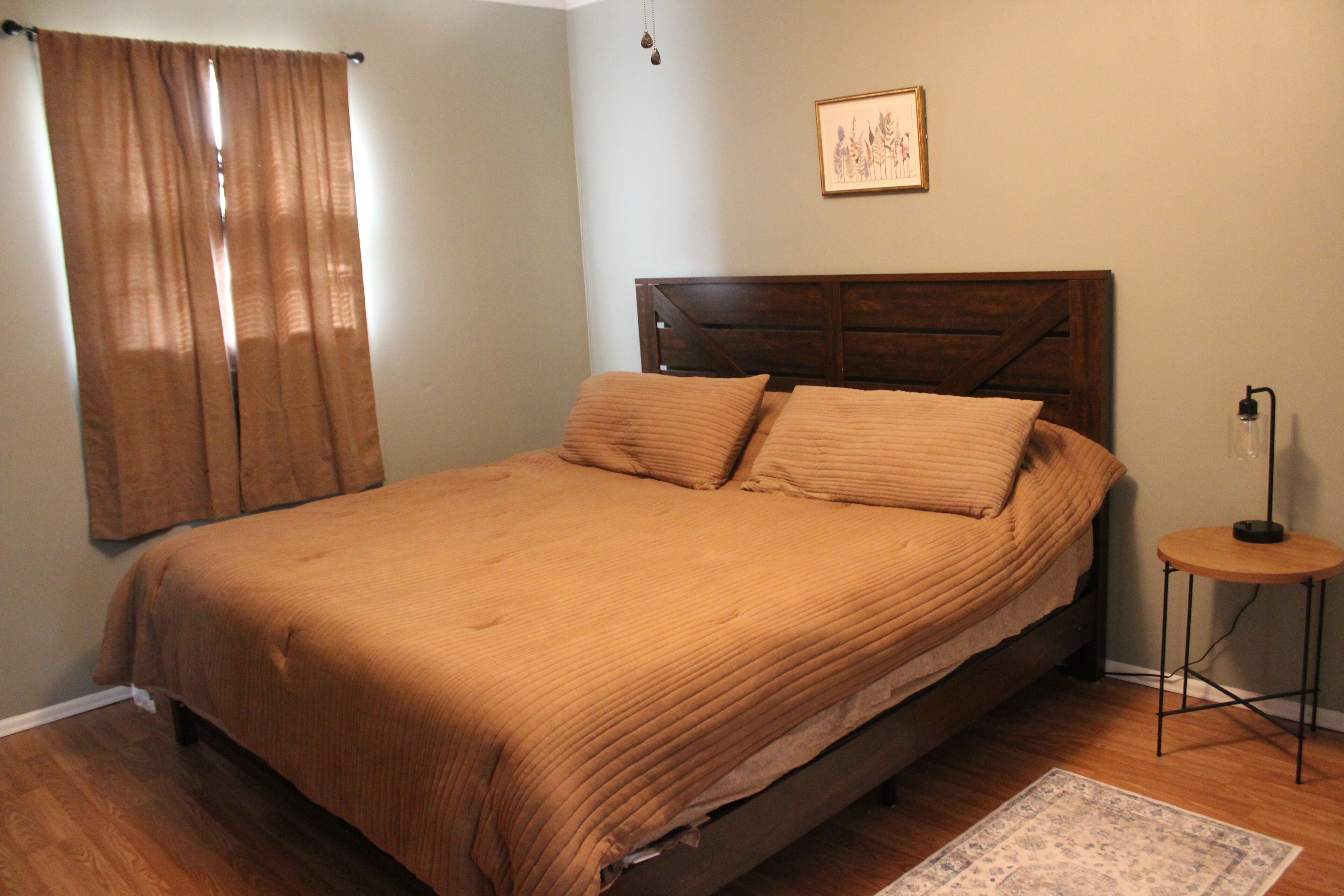 3 slaapkamers, een strijkplank/strijkijzer, wifi, beddengoed