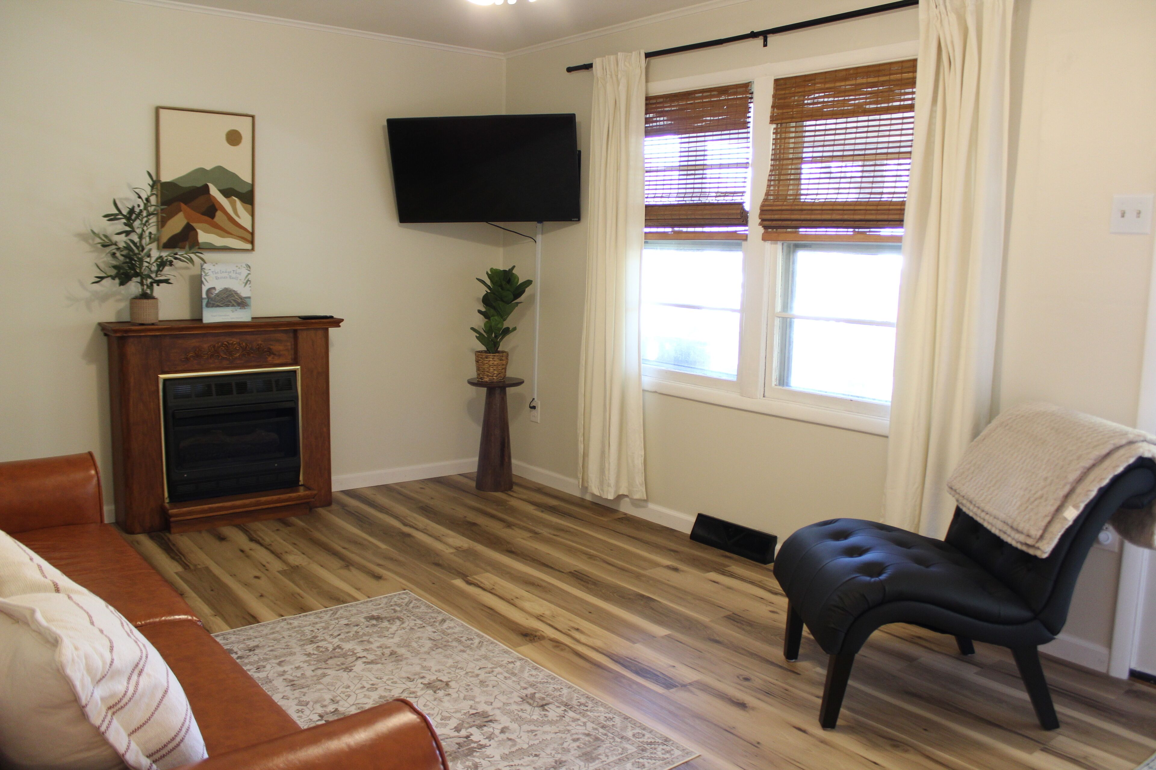 Een smart-tv en een open haard