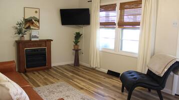 Een smart-tv en een open haard