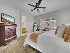 2 bedrooms, desk, iron/ironing board, free WiFi - Sunny Solera Scene! 55+ Golf w/ Abundant Amenities (Chandler)