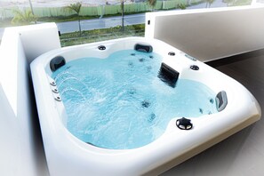 Bain à remous extérieur