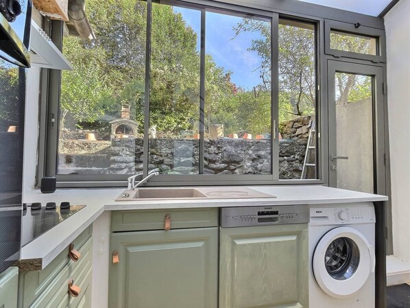 Réfrigérateur, micro-ondes, four, grille-pain