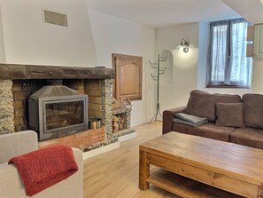 Télévision, cheminée