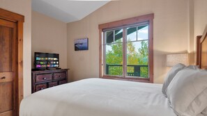 3 bedrooms, iron/ironing board, free WiFi, bed sheets - Mtn Thunder 3BR Penthouse — Pool & Gondola (Breckenridge)