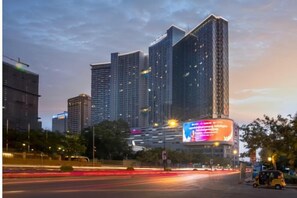 Ảnh chưa phân loại, 2 trong số 15 ảnh, nút