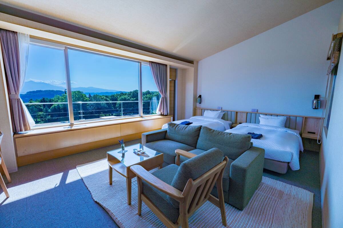 Family Suite | In-room safe, iron/ironing board (on request), WiFi (free), bed sheets
