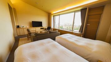 Family Suite | In-room safe, iron/ironing board, free WiFi, bed sheets