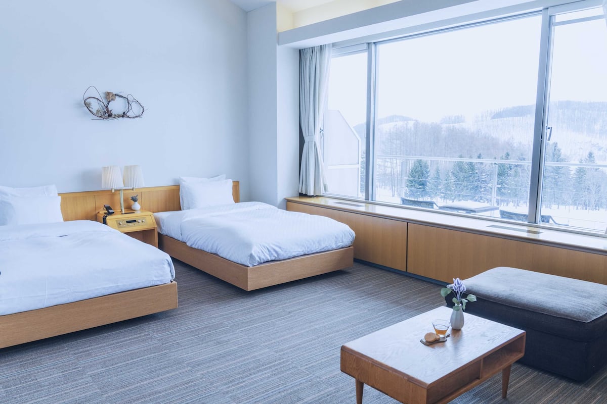 Chambre Deluxe avec lits jumeaux | Coffre-fort, fer et planche Ă repasser, accĂšs au Wi-Fi (inclus)