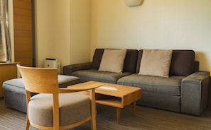 Deluxe Twin Room | In-room safe, iron/ironing board, free WiFi