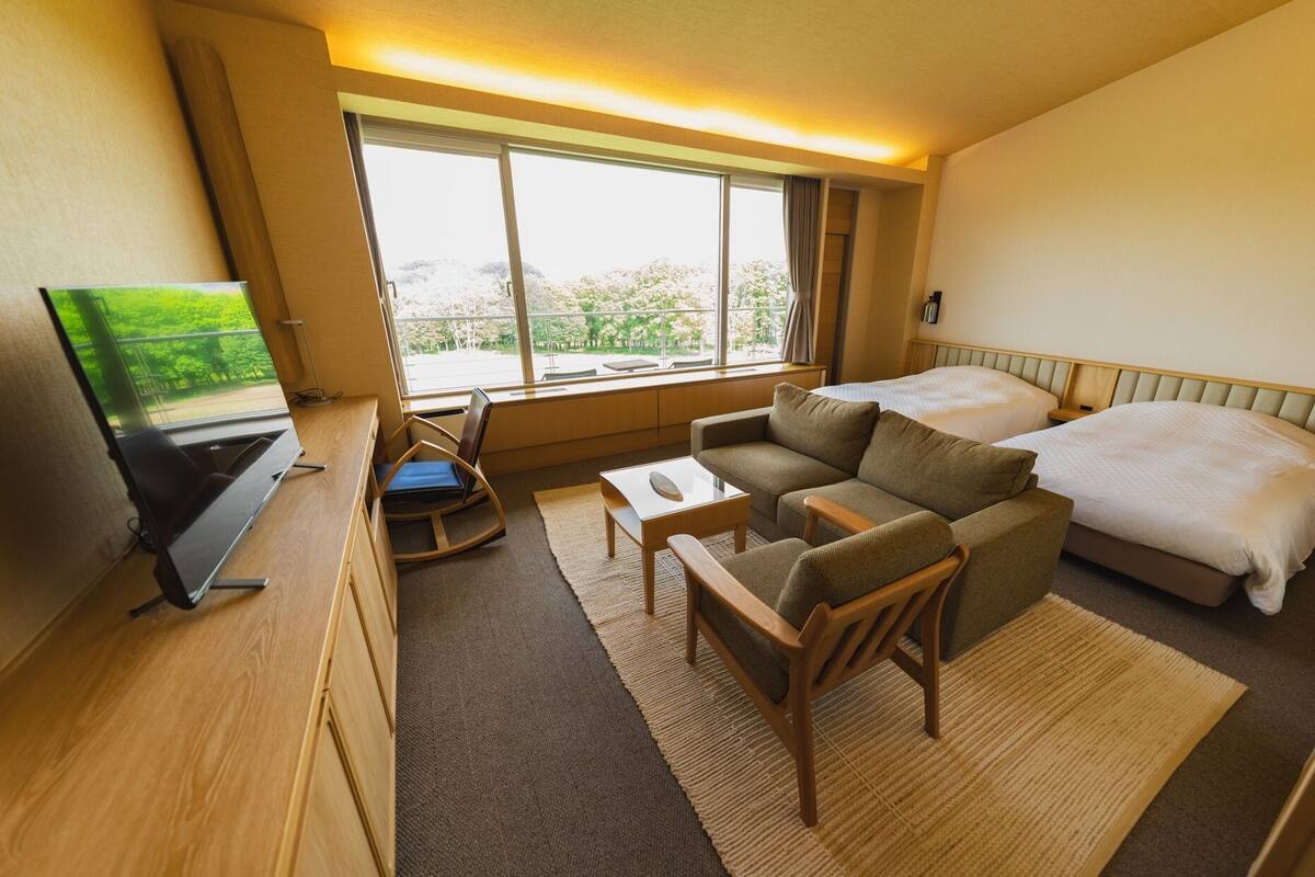 Family Suite | In-room safe, iron/ironing board, free WiFi