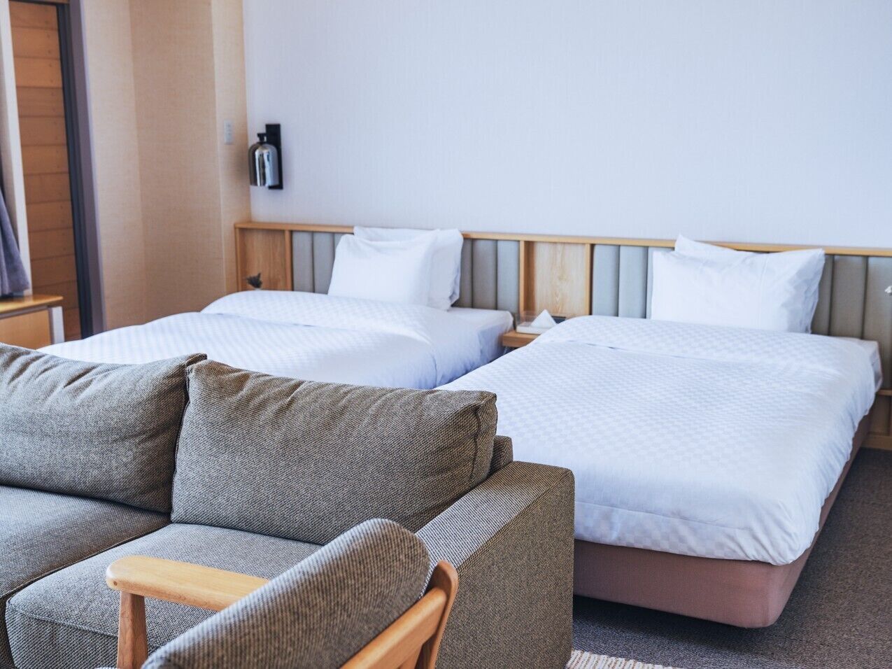 Suite familiar | Caja de seguridad en la habitación y tabla de planchar con plancha 