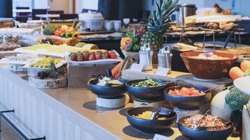 Daily continental breakfast (JPY 2750 per person)