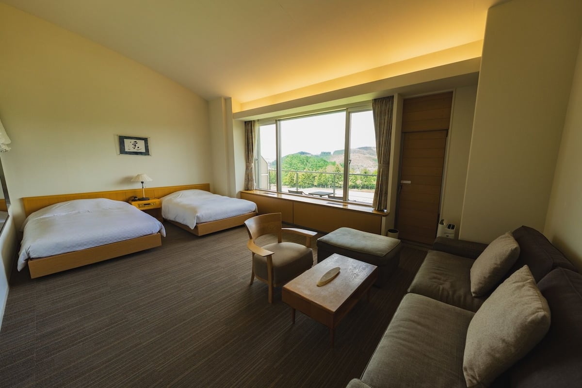 Deluxe Twin Room | In-room safe, iron/ironing board, free WiFi
