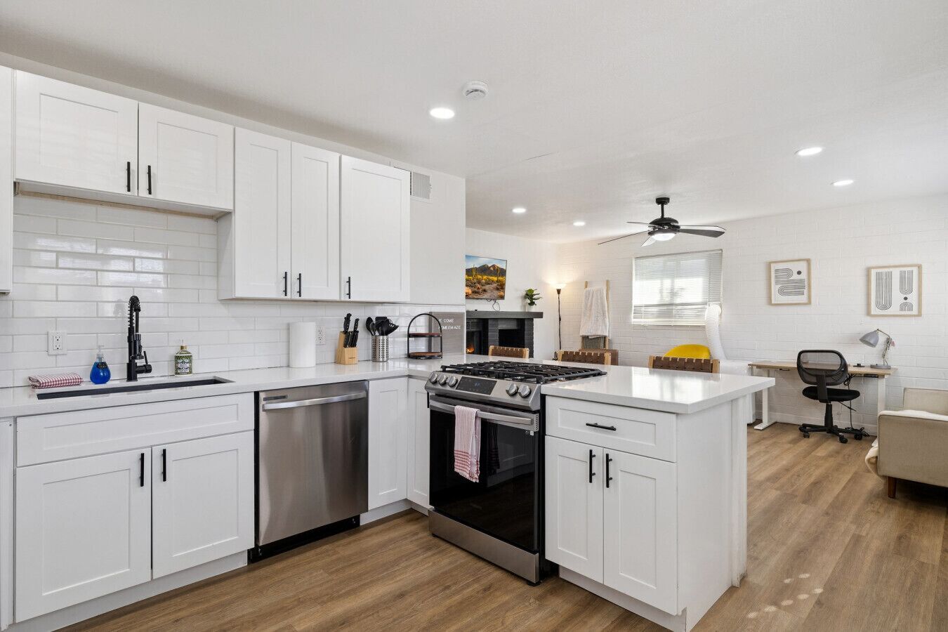 Fridge, microwave, stovetop, dishwasher