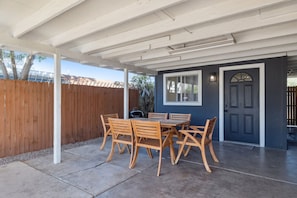 Outdoor dining - The 4BD&1BA Tempe Nook (Tempe)