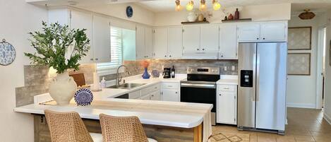 Refrigerador, horno, parrilla de estufa y lavavajillas