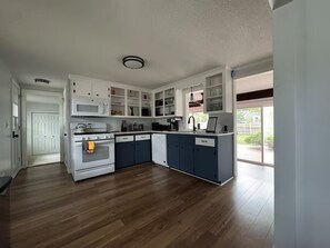 Micro-ondas, fogão, cooktop, lava-louças