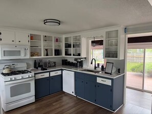 Microwave, oven, stovetop, dishwasher - Cape Escape: Relax, HotTub, Deck & Beaches Nearby (Yarmouth)