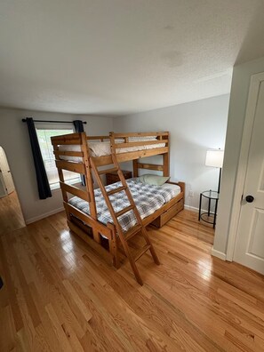 3 quartos, ferros/tábuas de passar roupa, Wi-Fi