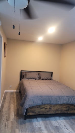 1 bedroom, bed sheets