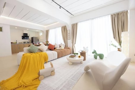 Cribs/infant beds