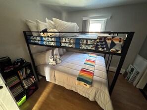 2 bedrooms, desk, iron/ironing board, free WiFi