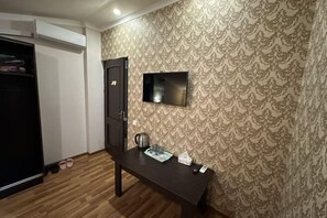 Cribs/infant beds