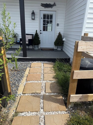 Peaceful 2-bedroom apartment in Piney Point-Budget friendly Pets welcomed