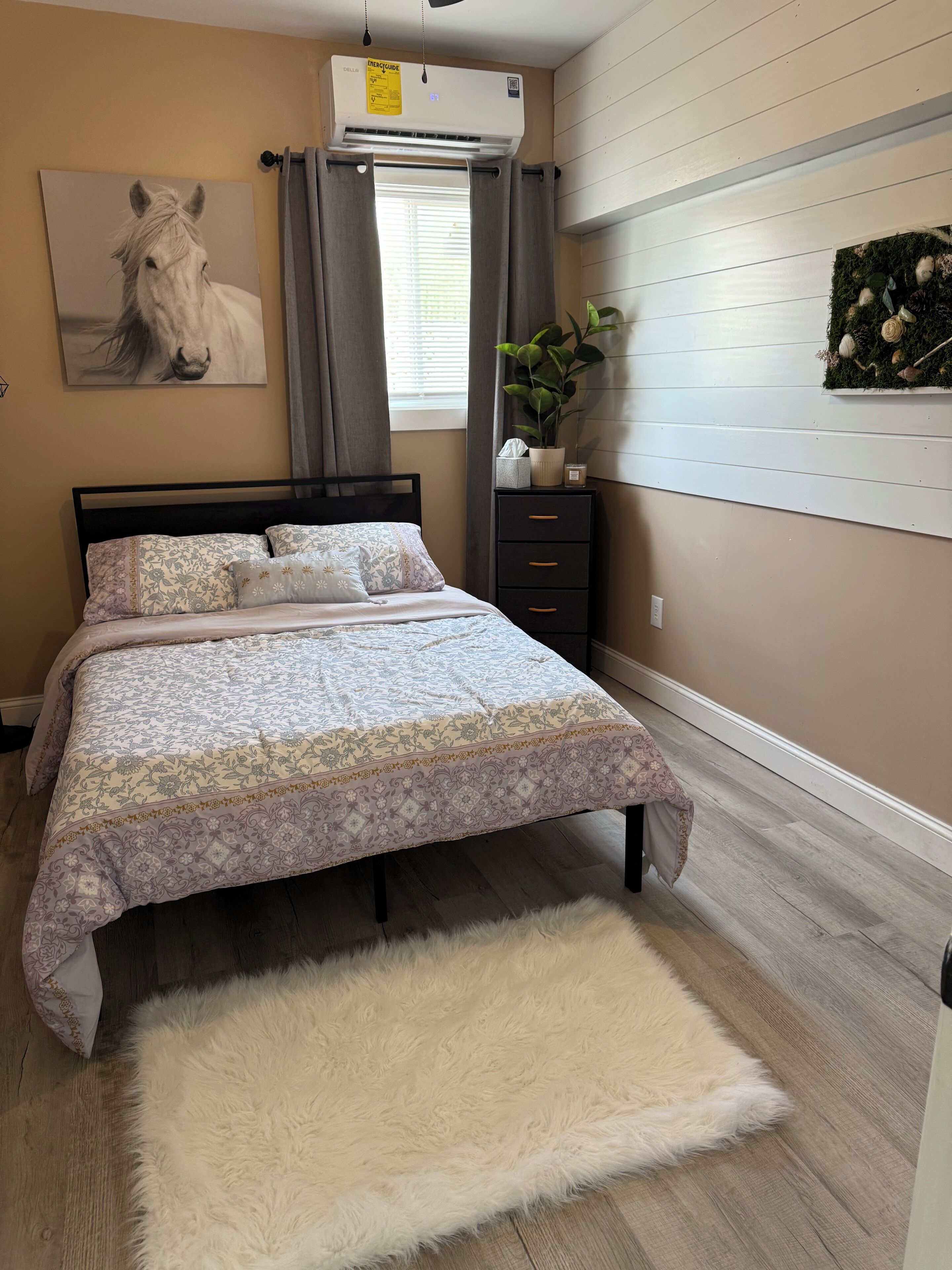 2 عدّة غرف نوم ومكواة/لوح كي وواي فاي وملاءات أسرّة