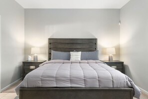 3 habitaciones, tabla de planchar con plancha, wifi y ropa de cama 