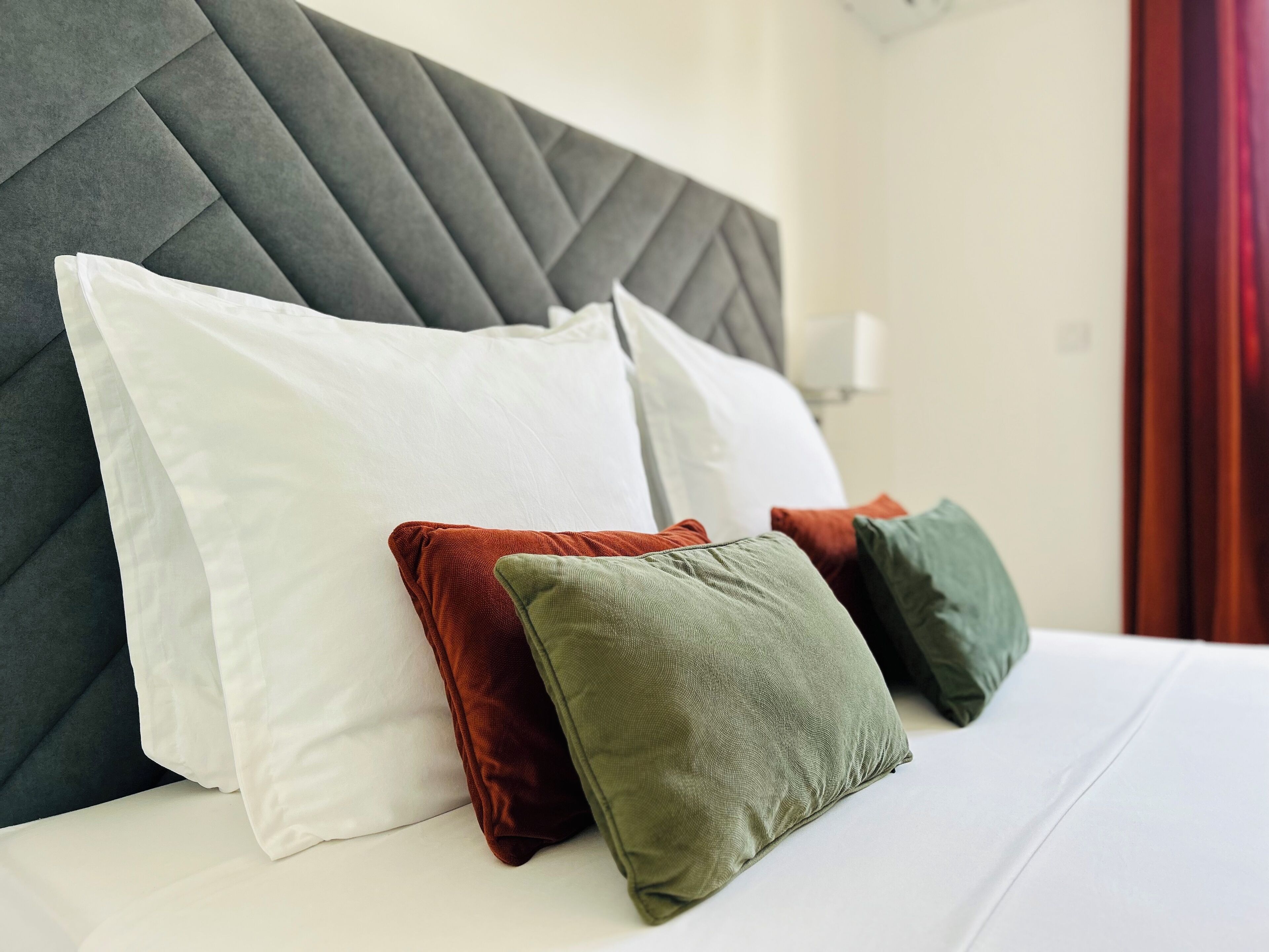 3 chambres, fer et planche à repasser, Wi-Fi, draps fournis