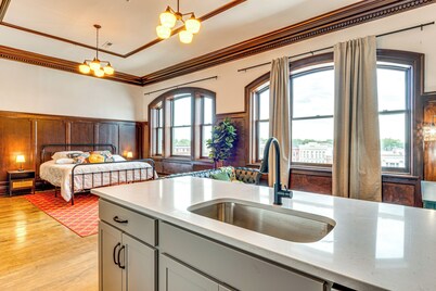 Modern Elegance: Timeless Crawfordsville Studio!