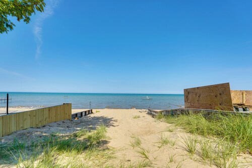 Walk to Beach Access! Chic Port Austin Studio