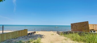 Walk to Beach Access! Chic Port Austin Studio