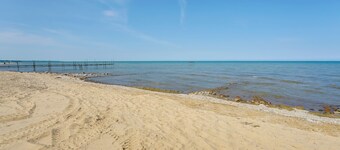 Walk to Beach Access! Chic Port Austin Studio