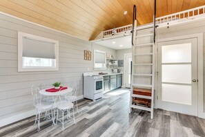 Apartment (0 Bedroom) | Interior
