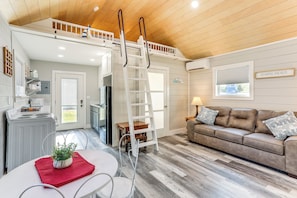 Apartment (0 Bedroom) | Front of property - Pet Friendly! Norfork Lake Getaway w/ Fire Pit (Mountain Home)