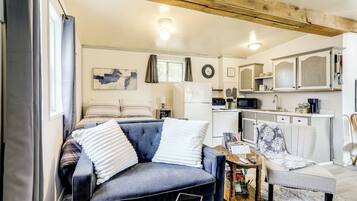 Apartment (0 Bedroom) | Front of property