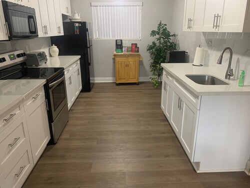 River House w/ King Beds 1.5 Acres by Jags Stadium