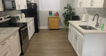 River House w/ King Beds 1.5 Acres by Jags Stadium