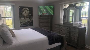 4 bedrooms, WiFi, bed sheets