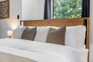 5 bedrooms, desk, iron/ironing board, free WiFi
