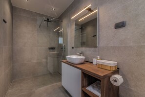 Shower - Villa LaLuna with heated pool (Kvarner - Kornić) (Kornić)