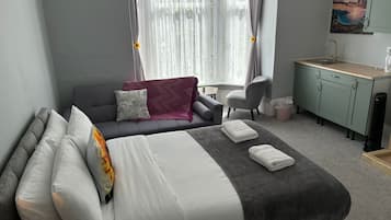 Deluxe Studio | Soundproofing, iron/ironing board, free WiFi