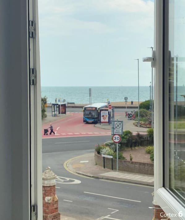 高級開放式客房, 部分海景 | 隔音、熨斗/熨衫板、免費 Wi-Fi