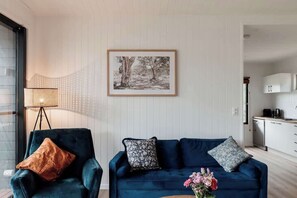 Living area - Tuckeroo Cottages - Rosella Cottage (Rathdowney)