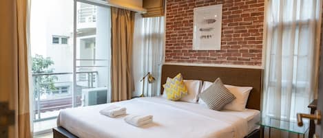 Deluxe Double Room, City View | Air conditioning
